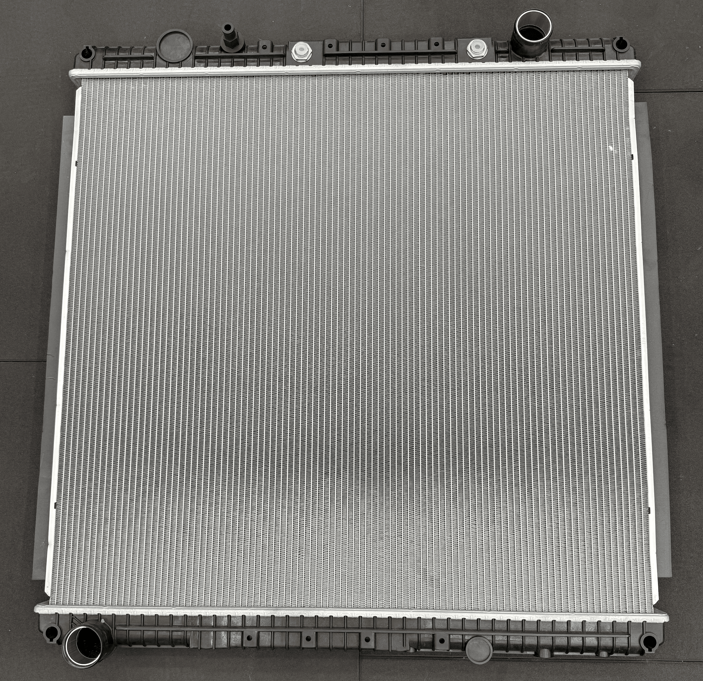 Radiator Assembly for 2013–2017 Freightliner Cascadia 113/125, M2-112 image